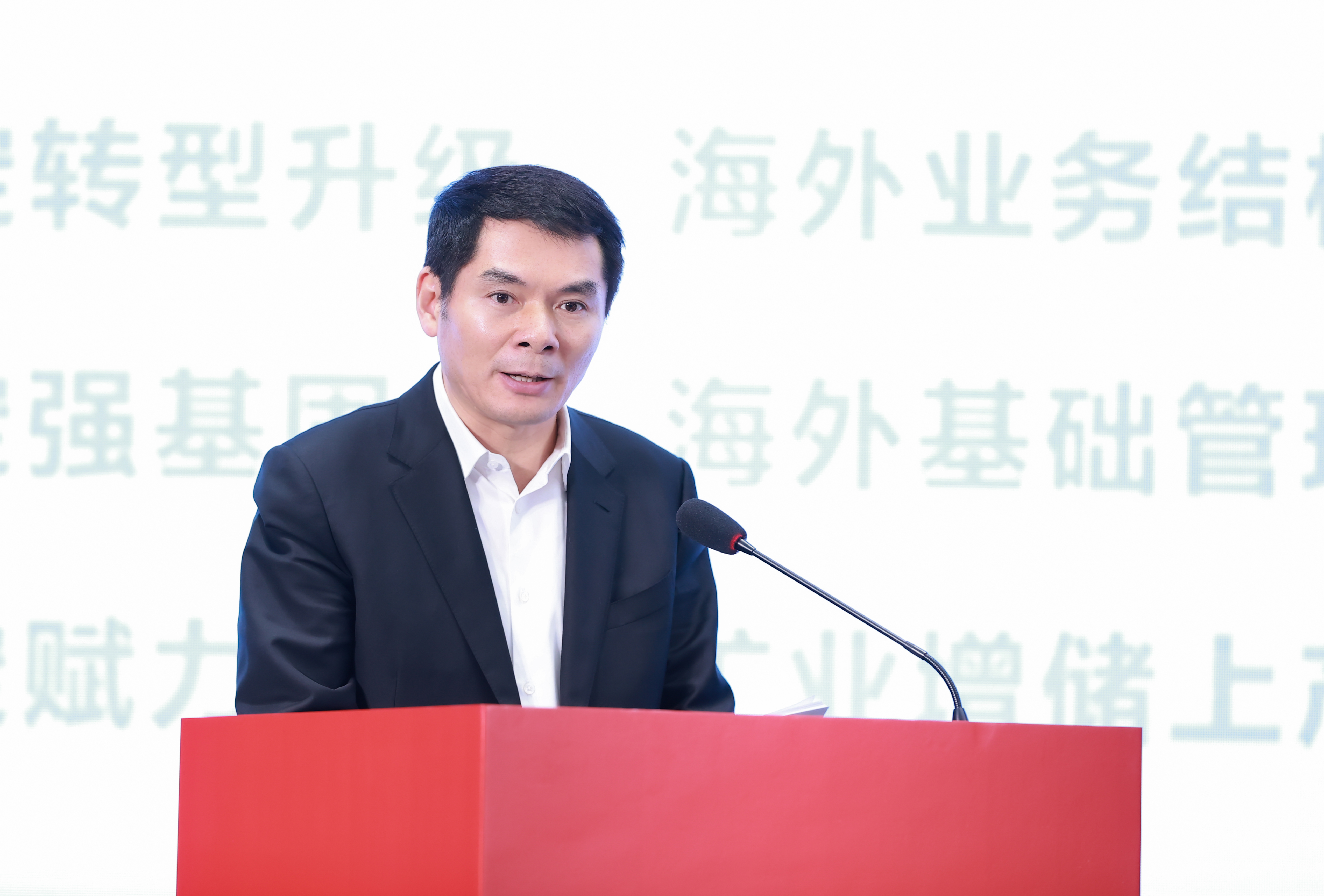 3.28 Zhu Guangxia Making an Overseas Business Work Report