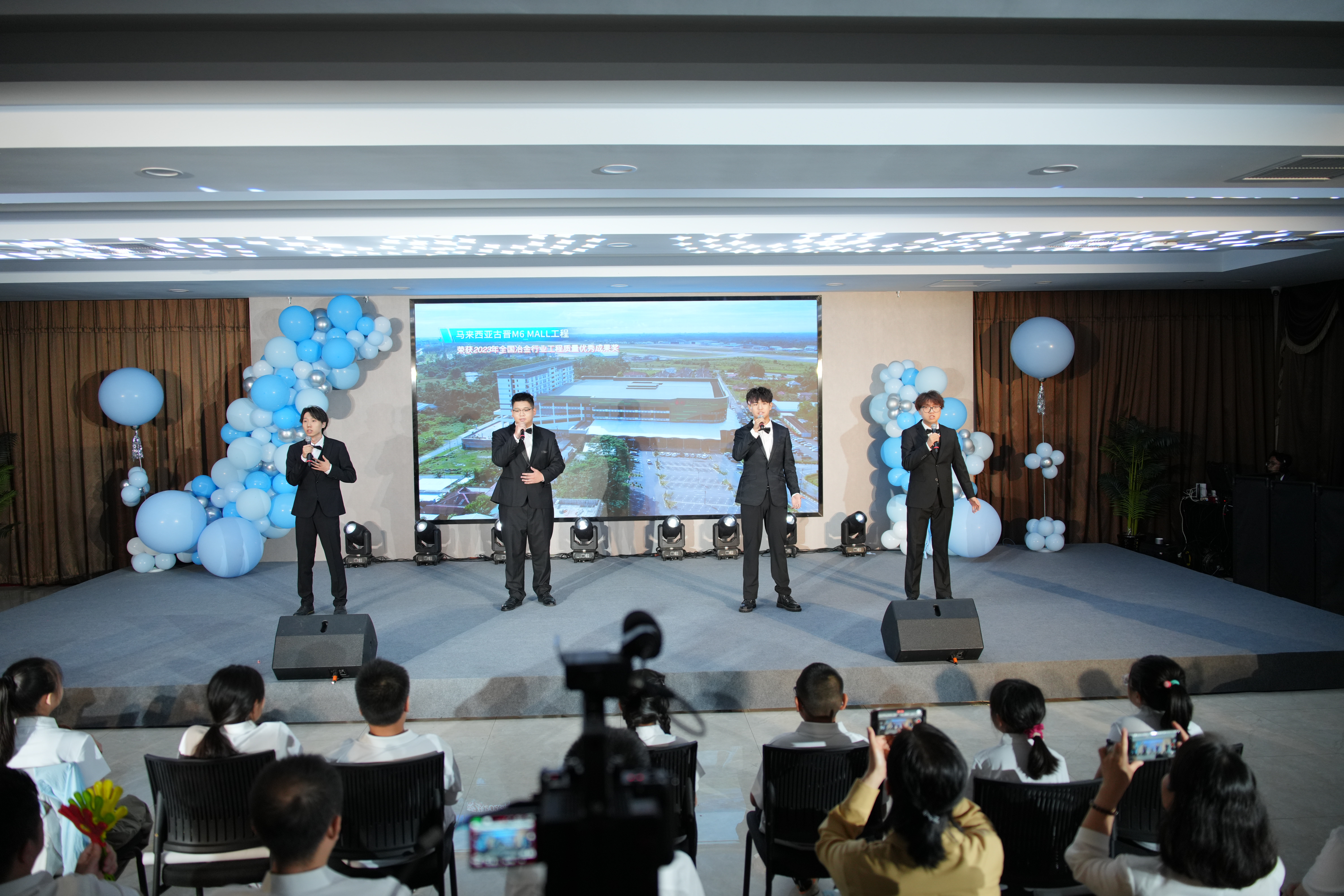 合唱《You raise me up》