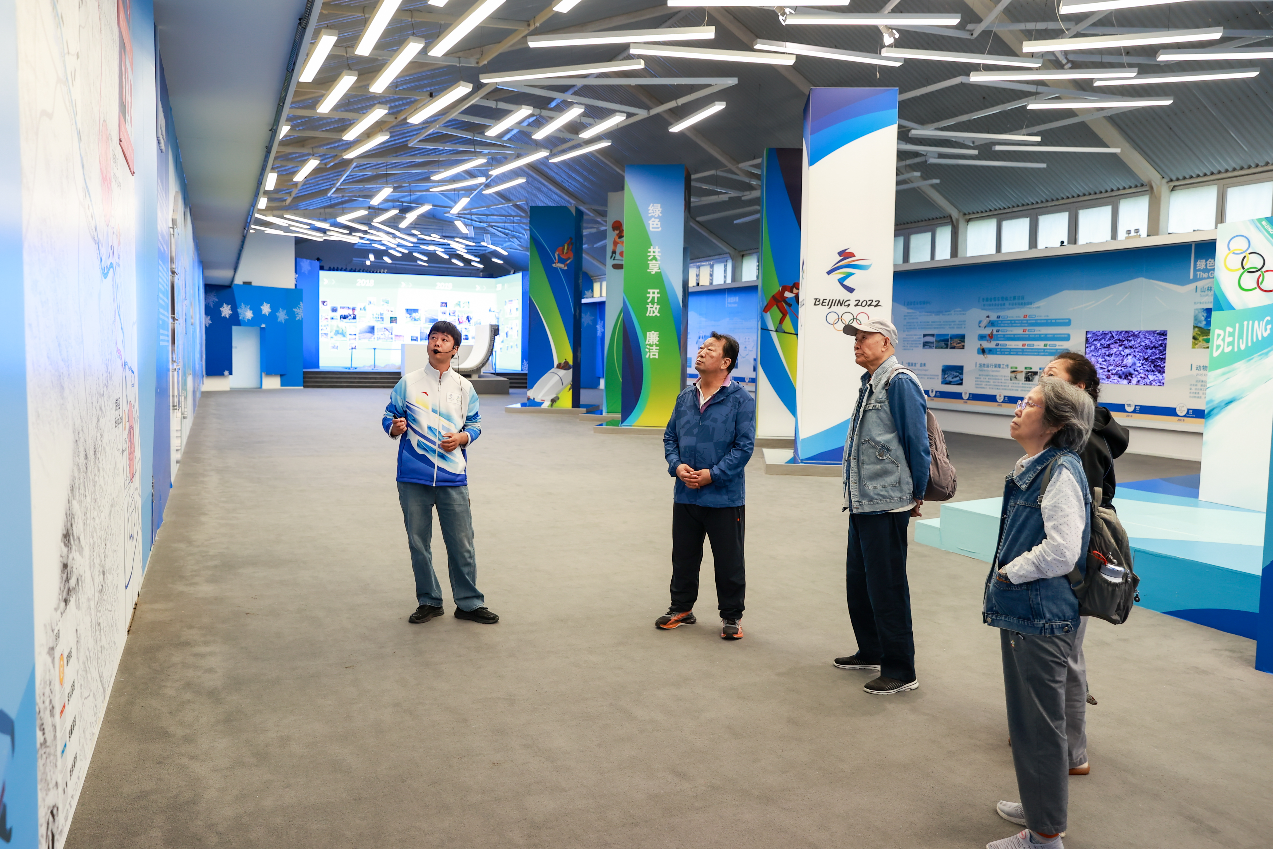 参观”雪游龙“