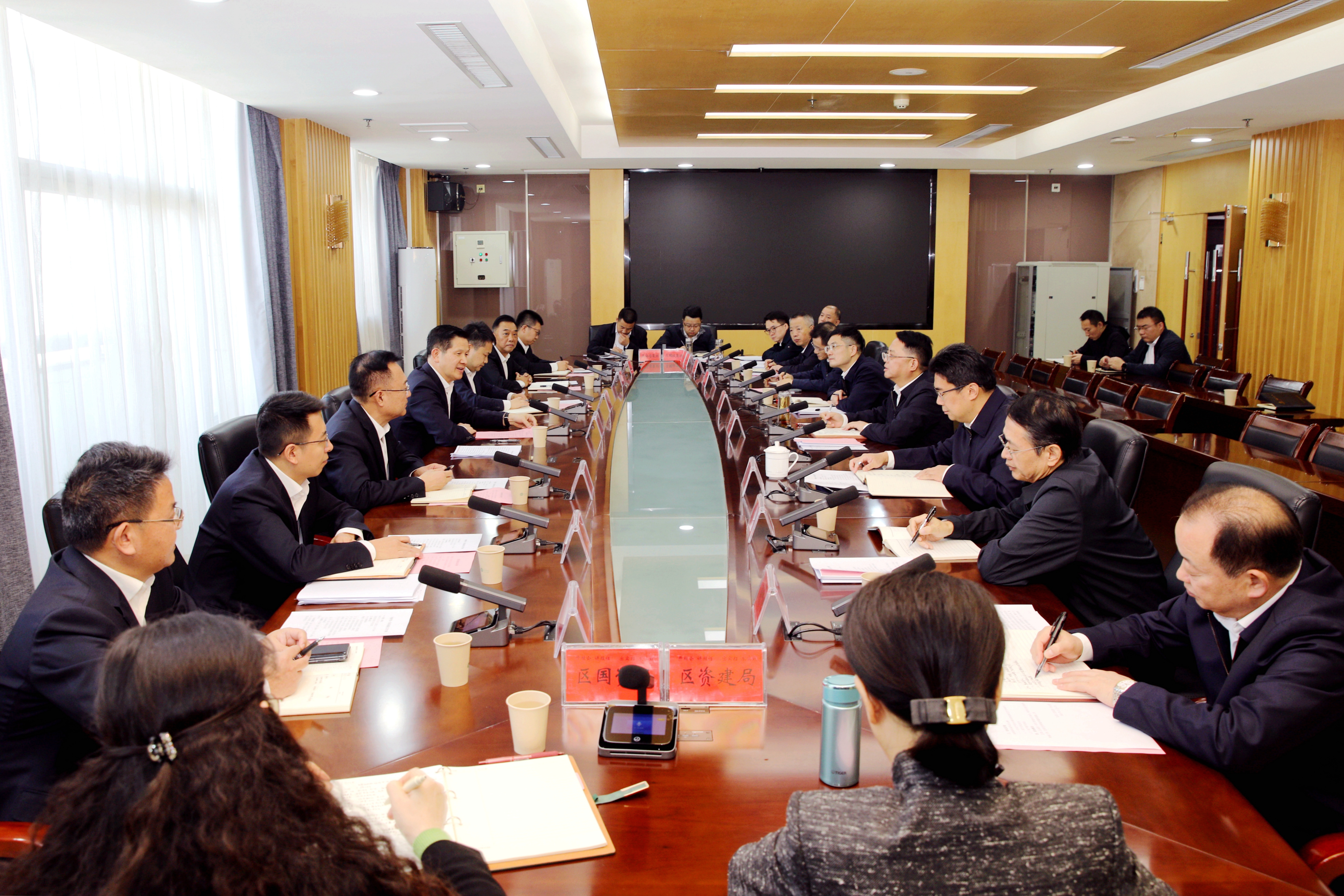 陈建光与武汉市青山区主要领导举行工作会谈