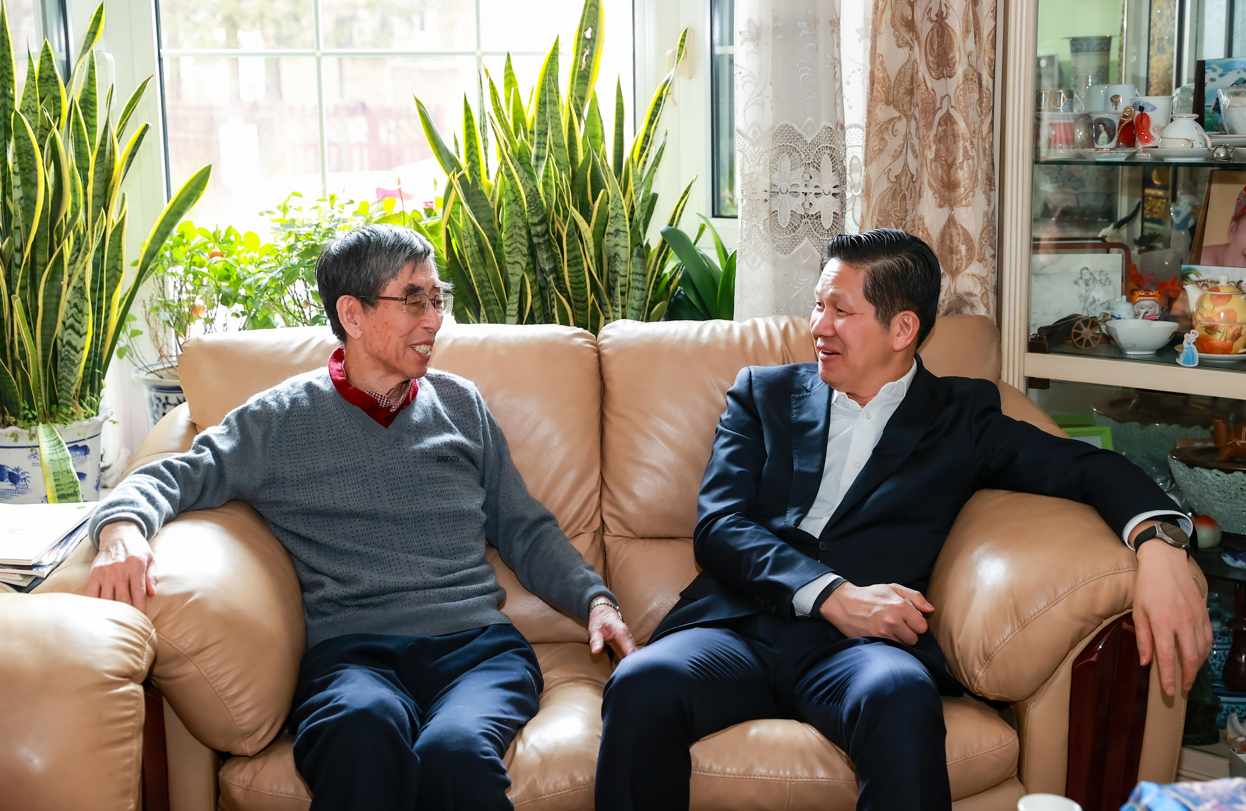 1-陈建光亲切慰问李书臣